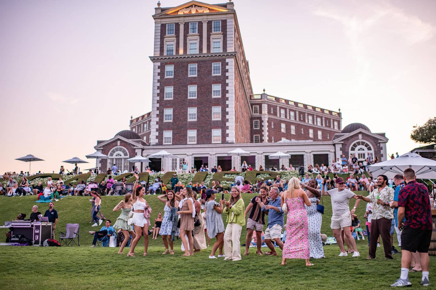 A crowd gathered on the Great Lawn at The Historic Cavalier Hotel during a concert
